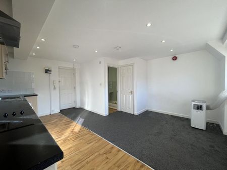 Studio to rent - Photo 2
