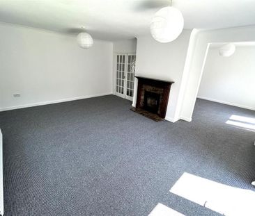 3 bedroom detached bungalow to rent - Photo 3