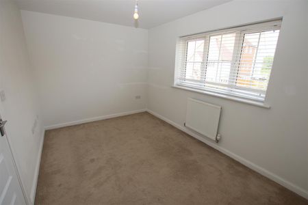 2 bedroom End Terraced to let - Photo 4