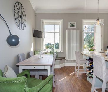 2 bedroom mews to rent - Photo 2