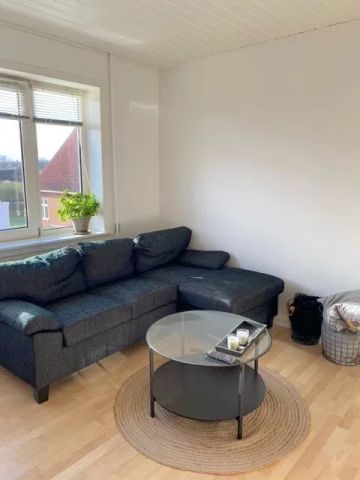 Lys lejlighed med moderne indretning i byen - Foto 3