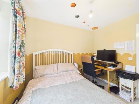 3 bedroom detached house to rent - Photo 2