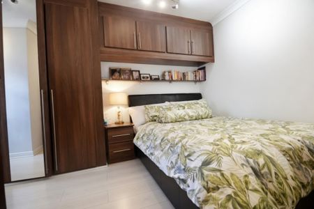 4 bedroom Detached house to rent - Photo 3