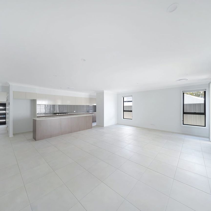 5 Bedroom Home With Solar - Photo 1