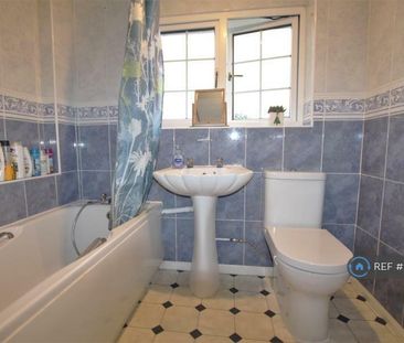 3 bedroom end of terrace house to rent - Photo 4