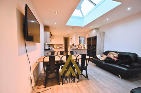 7 bedroom terraced house to rent - Photo 3