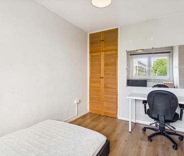 3 bedroom flat in Camden - Photo 4