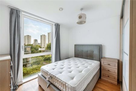 A modern one bedroom apartment with gym access. - Photo 4