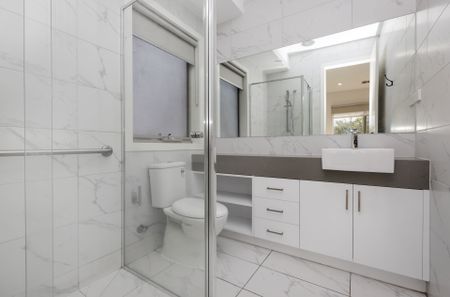 Charming House at 125 Dallas Drive, Dallas - Photo 2