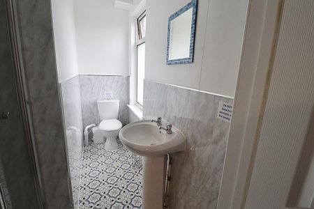 1 bedroom in a house share to rent - Photo 5