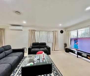 Beautiful 4 Bedroom House in East Tamaki Heights - Photo 6