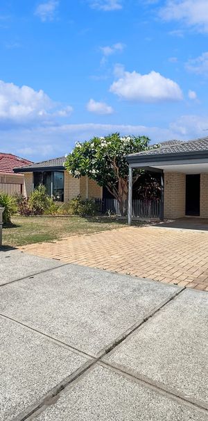 Spacious Family Living in a Quiet South Lake Location - Photo 2