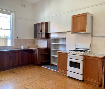 Come Live In The Heart Of Coburg - Spacious Family Living in a Prim... - Photo 3