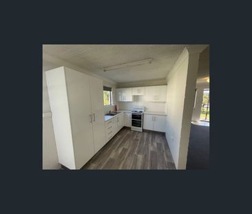 2/178 Baker Steet, Koongal, Qld 4701 - Photo 5