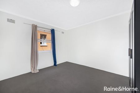 Two bedroom apartment in Marrickville - Photo 4