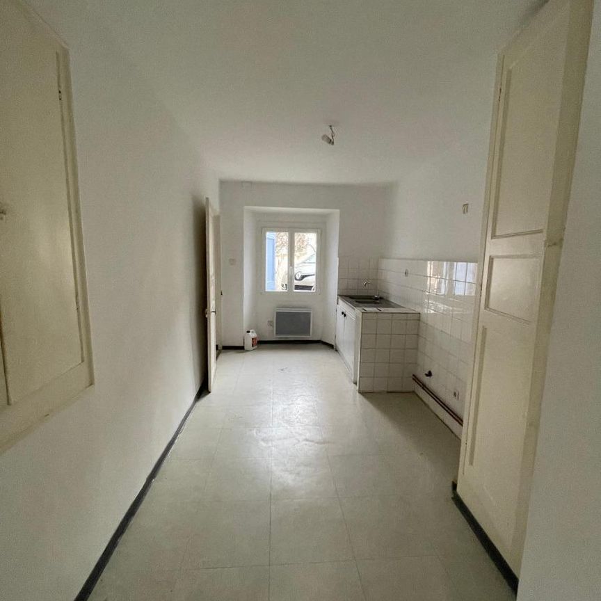 Location Maison 3 pièces 75m² ROUGIERS 83170 - Photo 1