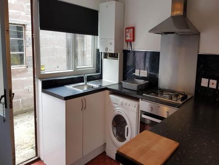 2 bedroom flat to rent - Photo 4