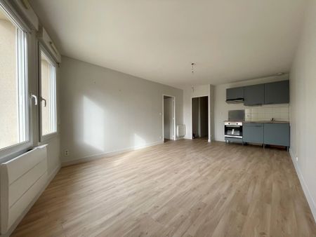 Location Appartement 2 pièces 51m² LE MAY SUR EVRE 49122 - Photo 4