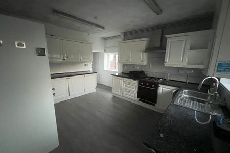 Main Street - Photo 5