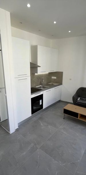 Location Appartement 2 pièces 26m² NICE 06100 - Photo 1