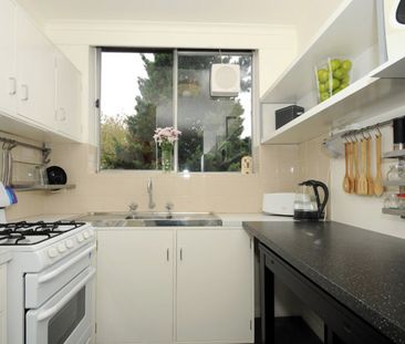 Lovely, Light and Bright Studio Apartment - With Communal Swimming ... - Photo 2