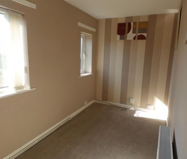 3 bedroom end of terrace house to rent - Photo 5