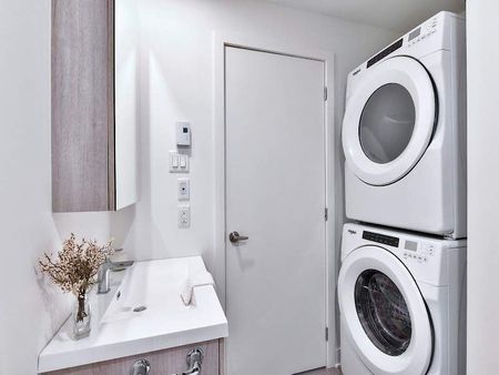 Nuberri Rental Apartments in Ville-Marie, Quartier Latin and Quartier des spectacles - Photo 2