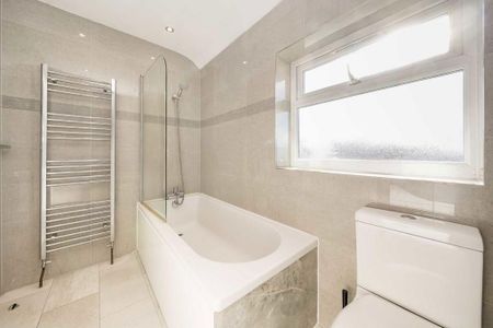 4 bedroom terraced house to rent - Photo 5