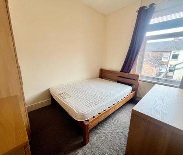 4 bedroom terraced house to rent - Photo 5