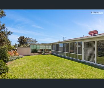 25 Shamrock Road, Hallett Cove, SA 5158 - Photo 5
