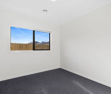 Stunning New 4 Bedroom Family Home! - Photo 5