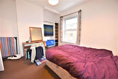 3 bedroom House in Chiswick Terrace, Leeds - Photo 5