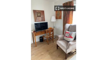 Ensuite room for rent in a 3 bedroom house in Sandymount - Photo 4