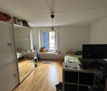 Grand appartement de 3 pièces situé au 1er étage à Colombier - Photo 2