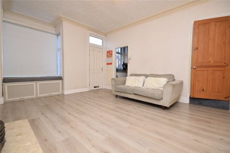 14, Cross Flatts Terrace, Leeds, West Yorkshire, LS11 7JW - Photo 2