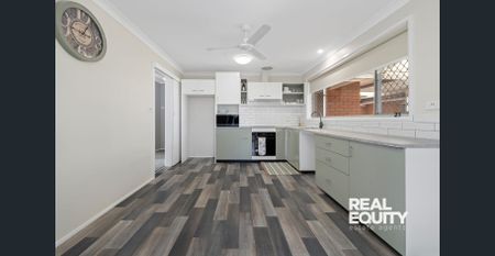 Family Residence with a Fresh Interior - Photo 4