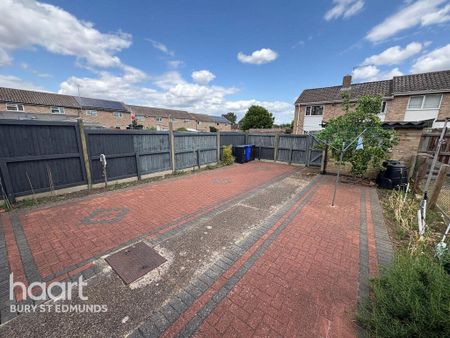 1 bedroom in a house share to rent - Photo 3
