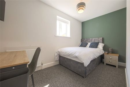 Rosemary Crescent, Guildford, Surrey, GU2 9XL - Photo 4