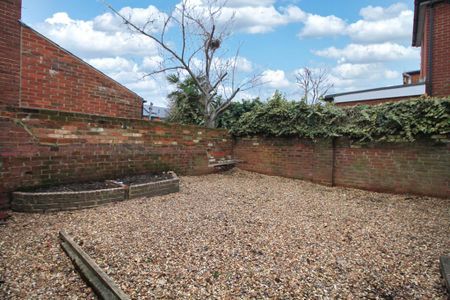 3 bedroom semi-detached house to rent - Photo 2