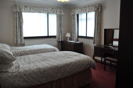 3 bedroom detached bungalow to rent - Photo 5