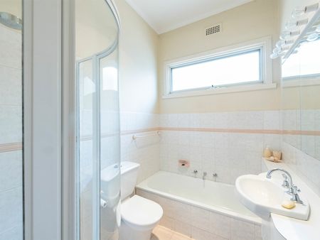 GREAT FAMILY LIVING SURROUNDED BY BEAUTIFUL GARDENS! - Photo 3