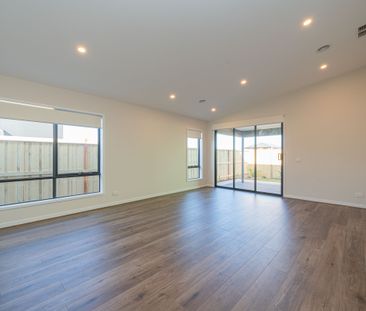 Ready to move in to with nothing to do! Available 28 Nov 2025 - Photo 2