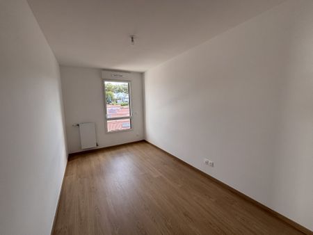 APPARTEMENT T3 A LOUER - DECINES CHARPIEU - 65.88 m2 - 920 € charges comprises par mois - Photo 2