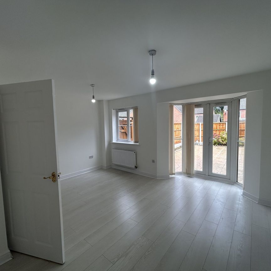 3 bedroom semi-detached house to rent - Photo 1