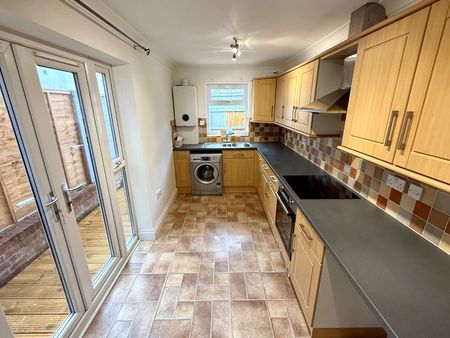 2 bedroom terraced house to rent - Photo 4