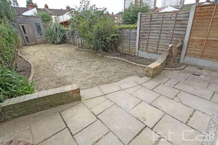 Wimborne Road, Southend On Sea, SS2 - Photo 2