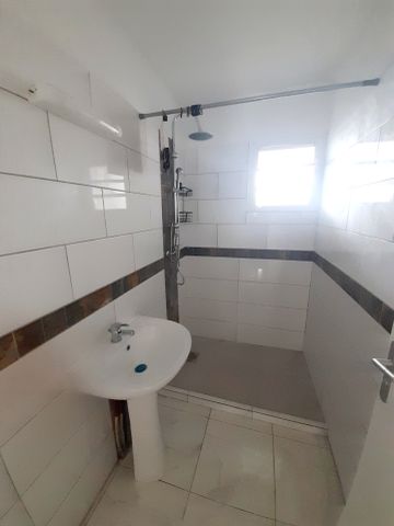 Location Appartement 4 pièces 106m² ST LOUIS 97421 - Photo 3