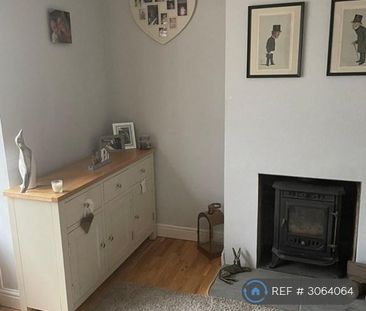 2 bedroom semi-detached house to rent - Photo 2