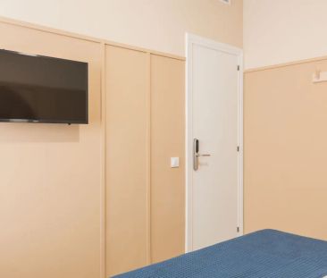 Room for rent in shared apartment in Barcelona - Photo 4