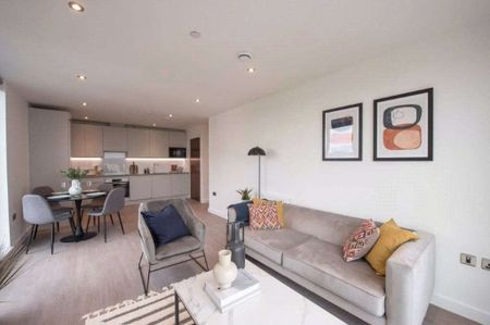 A 10th floor, three bedroom, 2 bathroom, apartment situated in a modern rental community with superb on site residents facilities. - Photo 3